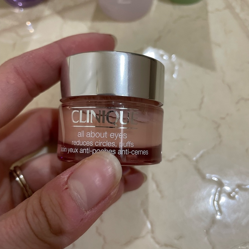 Clinique - Picture 5 of 13